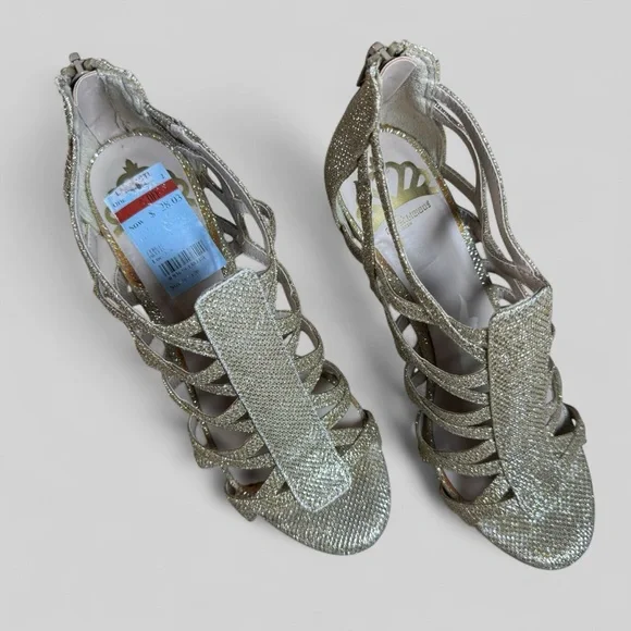 🔥CLEAR OUT🔥 Fergalicious by Fergie Gold Hattie Heels - Picture 2 of 9